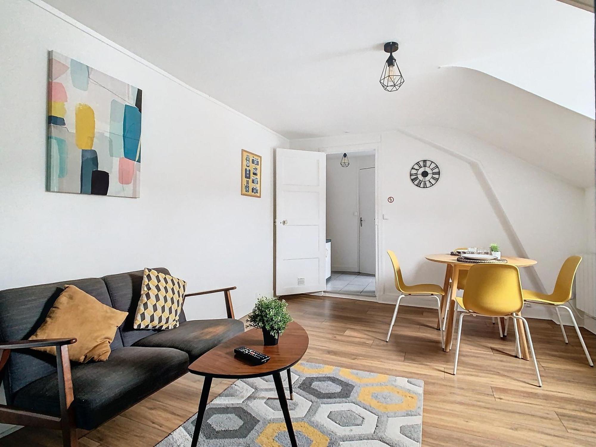 Le Rene Pouteau Apartment Melun Bagian luar foto